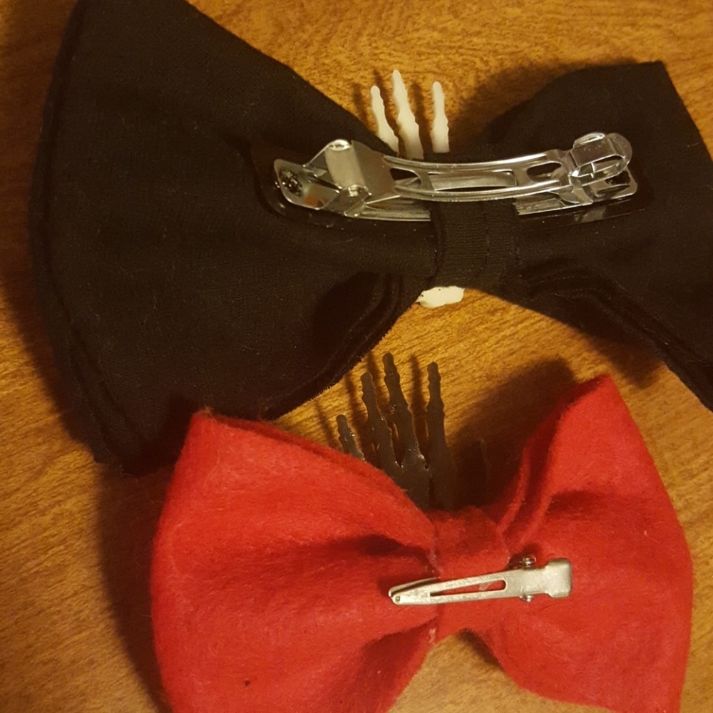 Skelly hand hair clips - Picture 5 of 6